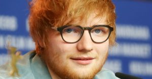 Ed Sheeran confiesa que sufrió bullying por ser pelirrojo, tartamudo y usar lentes