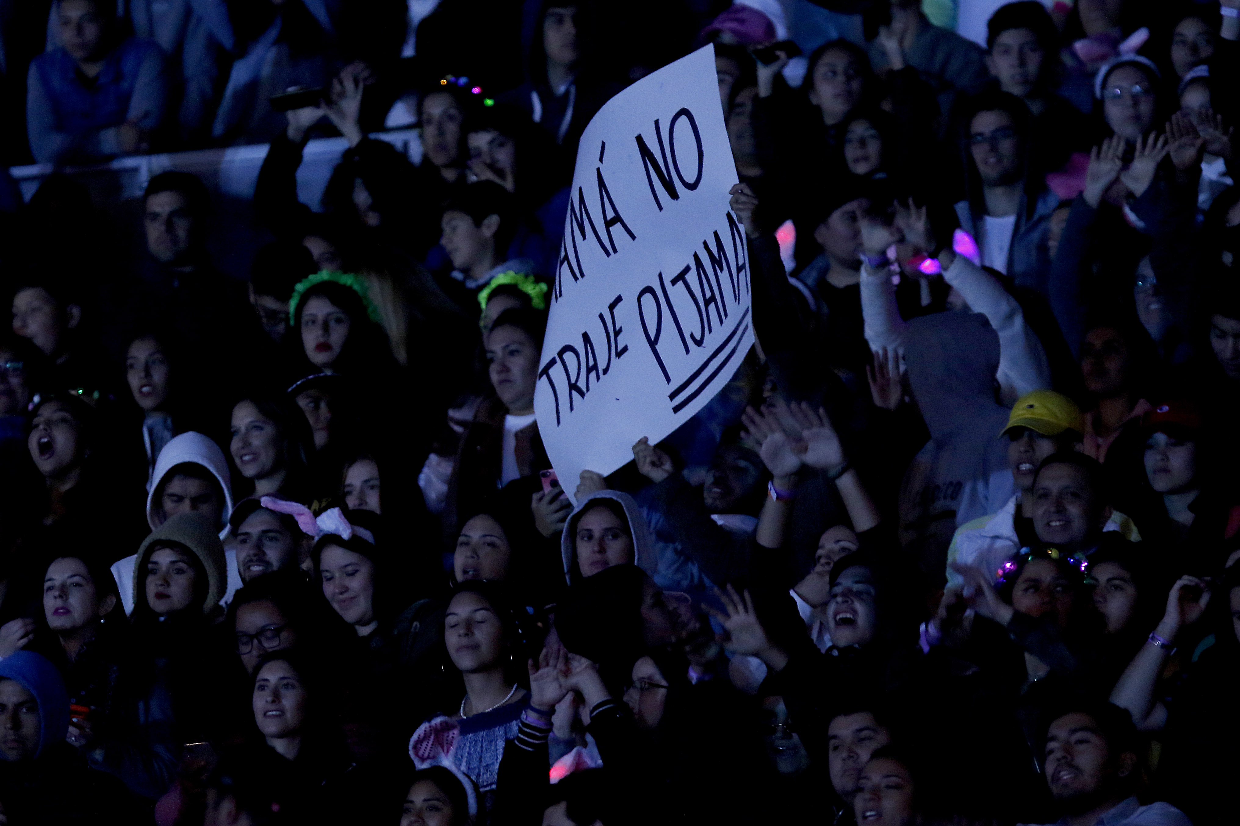 Sujeto que golpeó a una mujer fue detenido durante el show de Bad Bunny