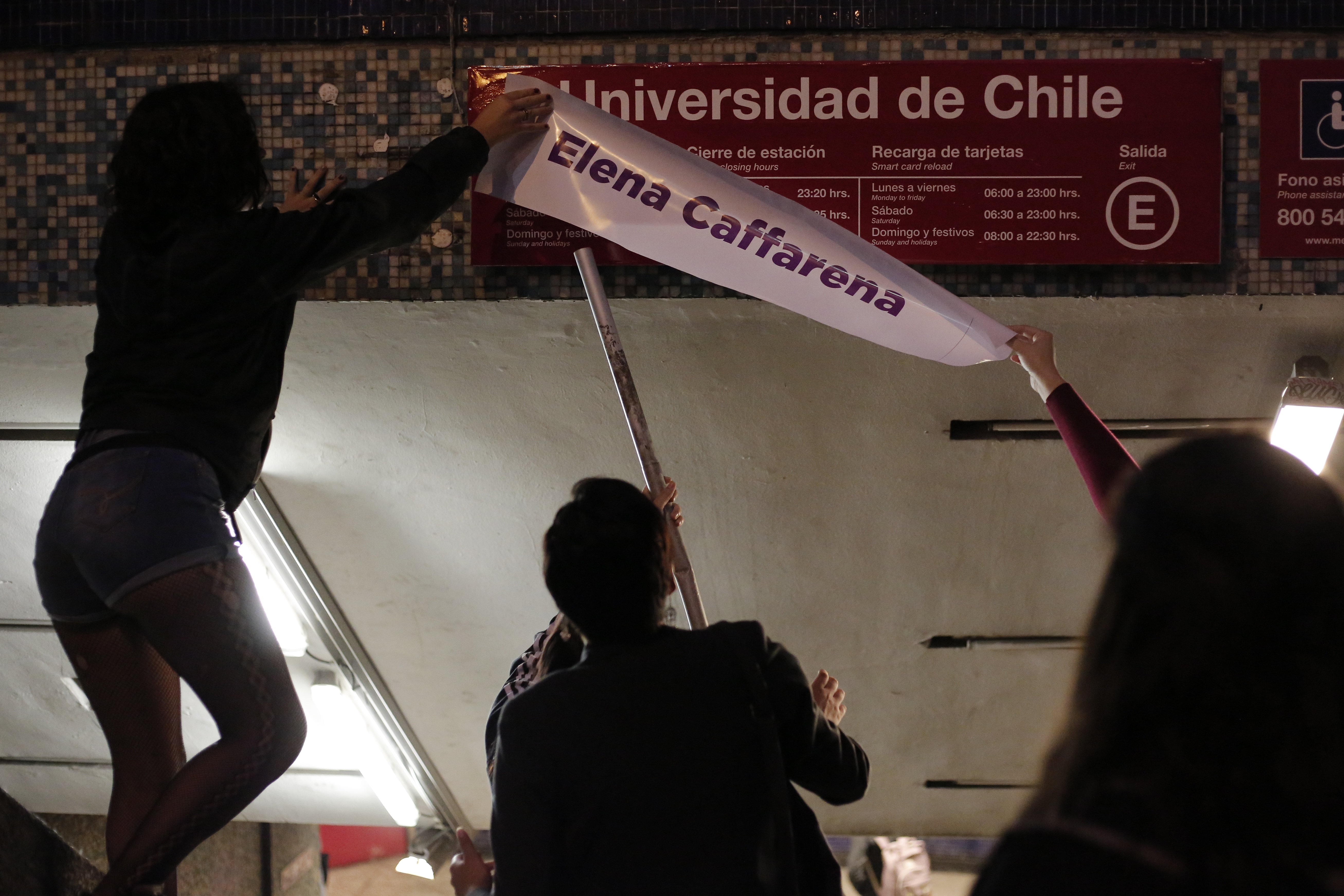 Con nombres de mujeres: Así amanecieron estaciones del Metro tras intervención feminista