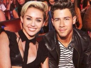 ¿Celosa? Priyanka Chopra respondió a conversación entre Miley Cyrus y Nick Jonas