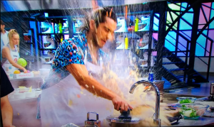 Adelanto de "Master Chef" causó preocupación en redes por accidente de uno de sus participantes