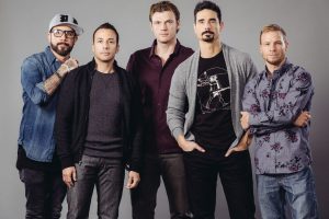 Backstreet Boys sorprenden a fanáticos en un local de comida rápida