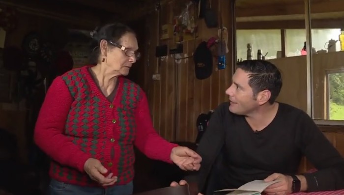 Pancho Saavedra saca risas por su reacción al conocer una madre de 18 hijos