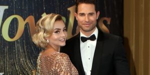 Actriz de "Rebelde" fue blanco de bromas por usar vestido al revés: Explicó la razón