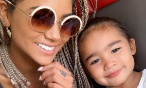 Dos gotas de agua: Camila Recabarren se auto trolea por su parecido con estrella de fútbol colombiano