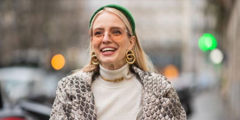 Diadema de terciopelo: Así es el accesorio que será furor esta temporada