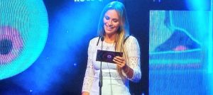 Kenita Larraín se ríe de ella misma en los 'Giga Awards" al asumirse como 'reina de los memes'