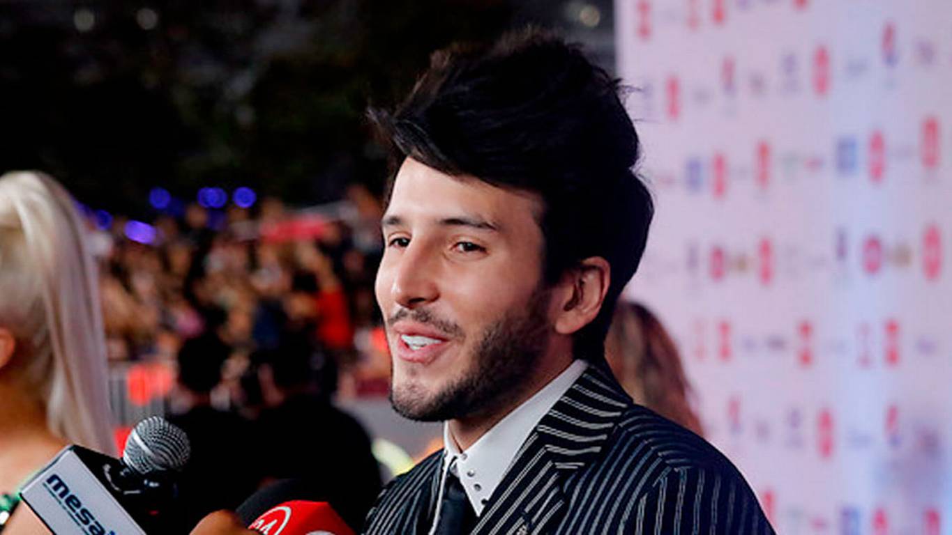 Sebastián Yatra compartió la portada de su nuevo álbum "Fantasía"