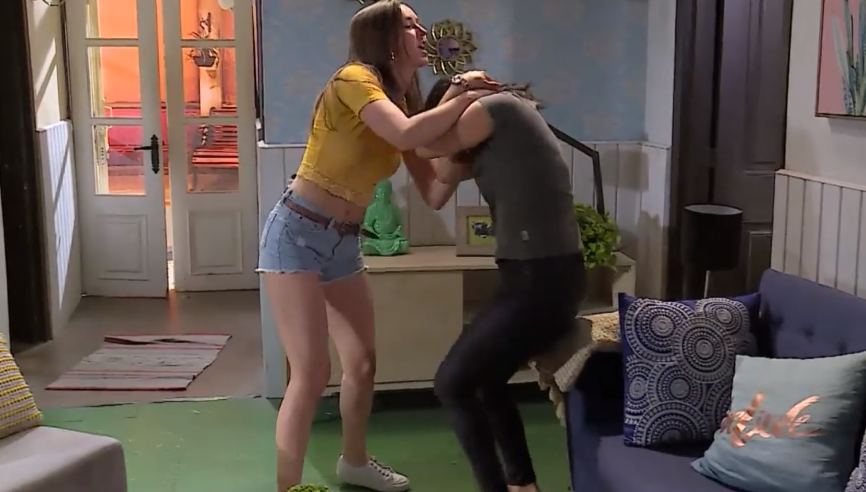 María Jesus Miranda compartió los moretones tras la pelea entre Javiera y Roxy en 'Verdades ocultas'