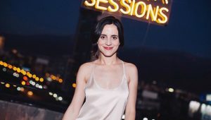 "Diosa": Camila Hirane se llenó de elogios con postal al estilo "Baywatch"