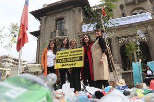 Comuna de Providencia prohíbe el uso de plástico desechable en el comercio