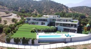 Fotos: Marcelo Ríos vende su mansión en Lo Barnechea con descuento de mil millones