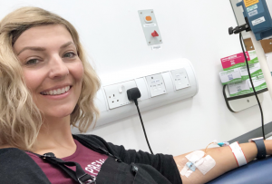 Novia sufrió alopecia por estrés en la previa a su boda y quedó pelada