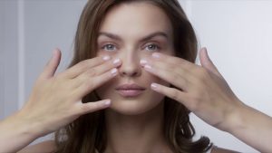 Combate las ojeras con esta mascarilla de café, pimienta y aceite de coco