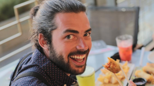 "Dieta del guerrero": El radical método de alimentación del ex "MasterChef" Max Cabezón