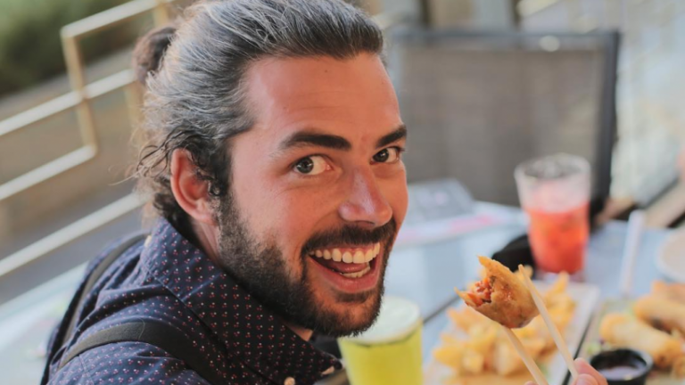 "Dieta del guerrero": El radical método de alimentación del ex "MasterChef" Max Cabezón