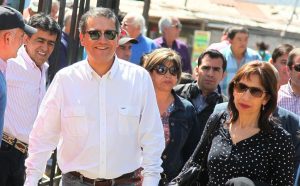 Alcalde UDI hace un "particular llamado" a tener "harto ojo con los bisexuales" para prevenir el VIH