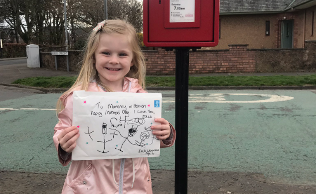 Le escribió a su madre que está en el cielo y la respuesta que tuvo se volvió viral