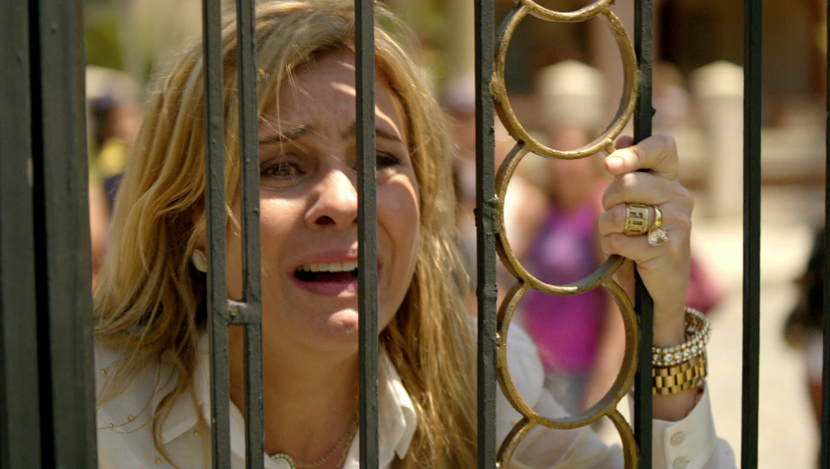 Televidentes critican a Mega por censurar escenas en icónico capítulo de Avenida Brasil