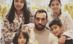 Claudio Bravo compartió una foto de su hija recalcando su parecido a Paloma Mami
