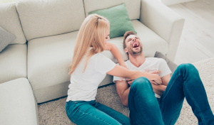 Hacer cosquillas alarga la relación sexual, indica un estudio