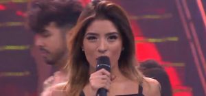 Geraldine Muñoz sorprendió a televidentes al mostrar su talento en el canto en "Rojo"