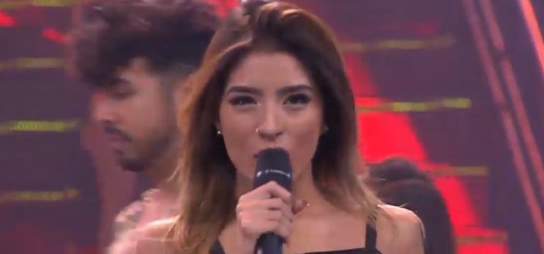 Geraldine Muñoz sorprendió a televidentes al mostrar su talento en el canto en "Rojo"