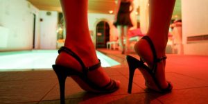 Alcalde de Santiago está a favor de crear un "barrio rojo" en la comuna