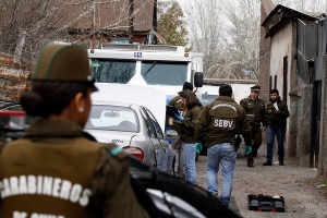 Roban 600 millones de pesos desde camión de valores en el centro de Santiago