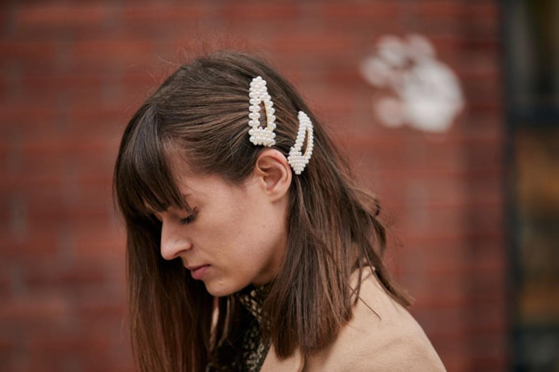 Pasador con perlas: Así es el accesorio que será furor esta temporada