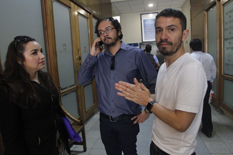 Autores de "Nicolás tiene dos papás" no pueden casarse tras rechazo en la Corte