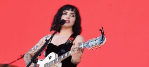 El anuncio de Mon Laferte: "Llegué a Chile CTM"