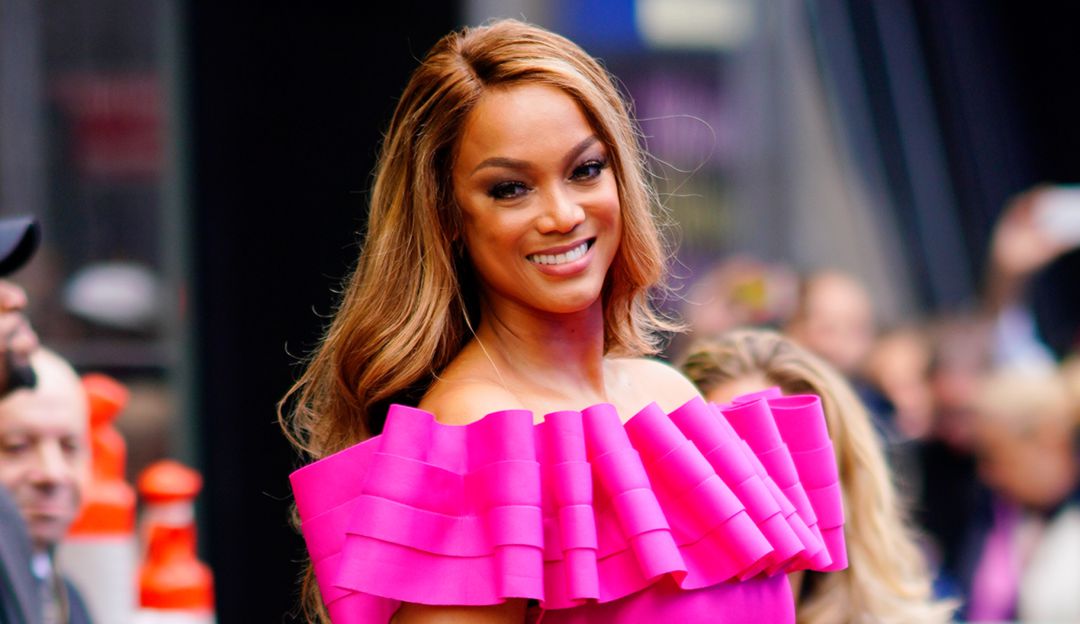 Tyra Banks volvió al modelaje posando para Sports Illustrated después de 22 años de su icónica portada