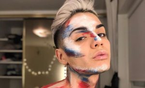 Leo Méndez Jr. luce su nuevo tatuaje en el muslo en reveladora ropa interior