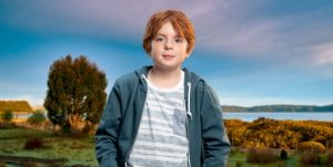 Padre de actor de "Isla Paraíso" acusa a Mineduc por uso indebido de la imagen de su hijo