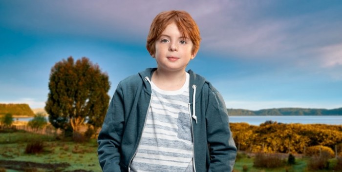 Padre de actor de "Isla Paraíso" acusa a Mineduc por uso indebido de la imagen de su hijo