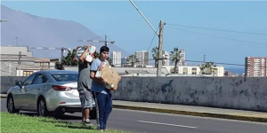 Camión frigorífico volcó en Alto Hospicio y chofer autorizó que se llevaran los productos