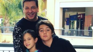 Papá chocho: Julio César Rodriguez comparte video de sus hijos rapeando