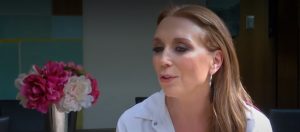 Karen Doggenweiler hizo tour por su nueva casa en "Rojo"