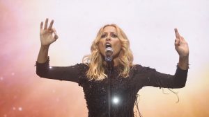 Marta Sánchez debió abandonar un escenario tras recibir lluvia de huevos por parte del público