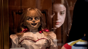 “Todo está poseído”: Revisa el escalofriante tráiler de “Annabelle 3”