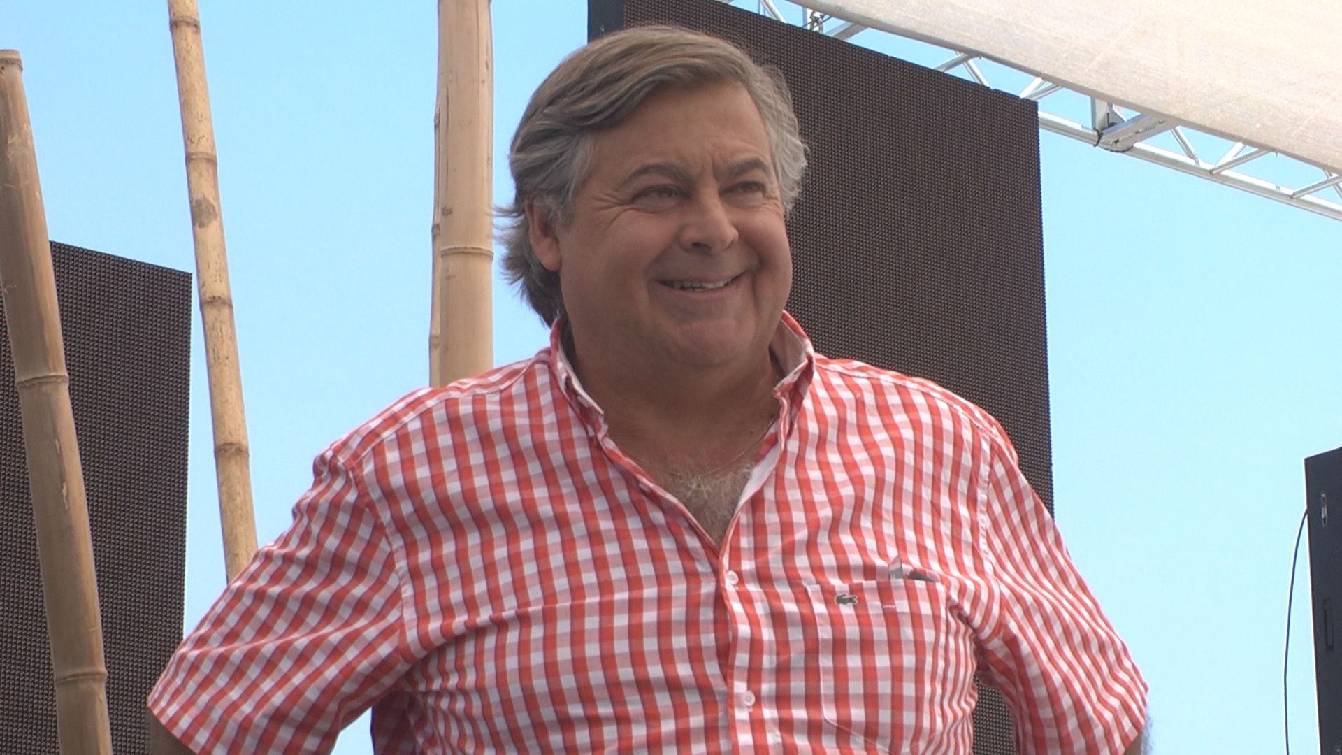 Ernesto Belloni pifiado en Festival de Iquique: Solo actuó por 15 minutos