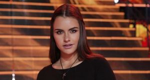 Emilia Dides ya se encuentra en Miami por premio de "Rojo": Toarii Valentin la acompañó