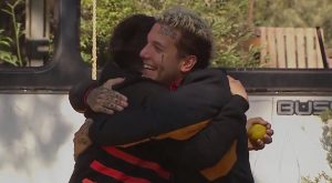 Reencuentro entre "Fritanga" y Alex Caniggia se robó la película en "Resistiré"