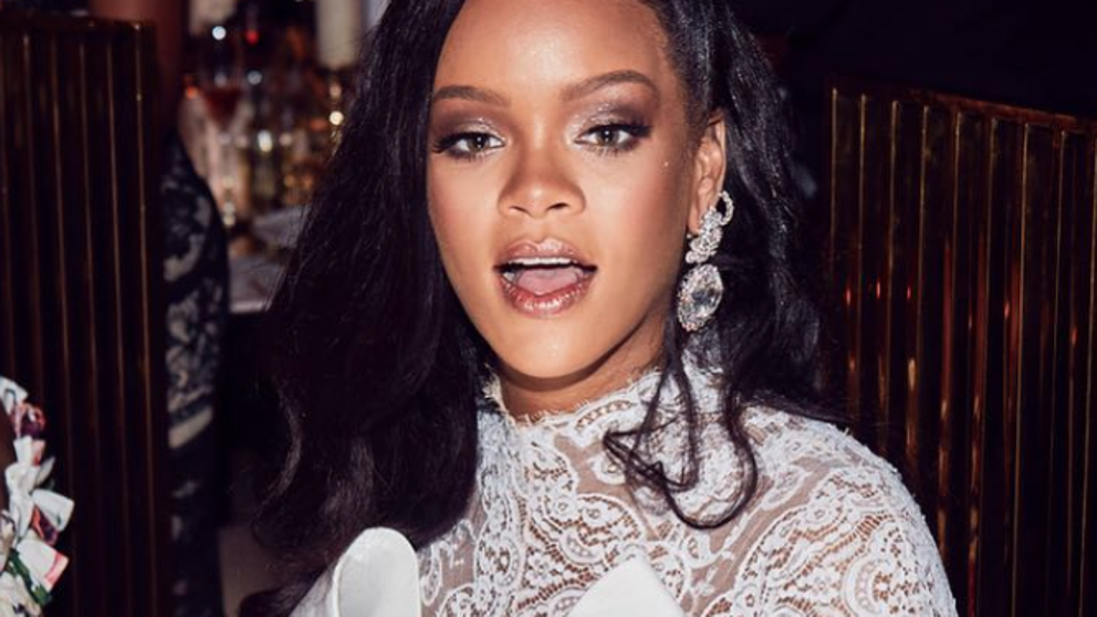 Locura en Costanera Center por "aparición" de Rihanna: Era su doble