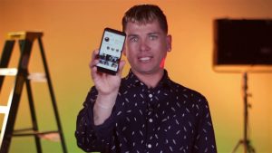 Fritanga sorprende a sus fanáticos: se tatuó la cabeza