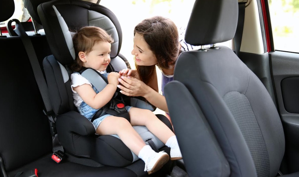 Este es el asiento menos seguro del auto para tus hijos según un estudio