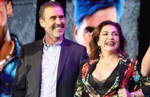 Tamara Acosta sobre el look de su personaje en 'Amor a la Catalán': "Nunca me habían mirado tanto el escote"