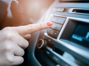 Estudio revela cuál es la peor música para escuchar al volante