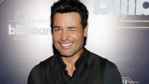 Chayanne saca suspiros al mostrar su tonificado abdomen en la previa a su cumpleaños